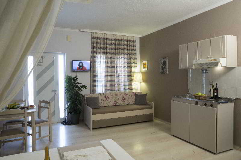 Elia Stalos Apartments Agia Marina Exteriör bild