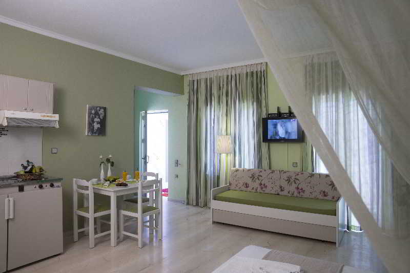Elia Stalos Apartments Agia Marina Exteriör bild